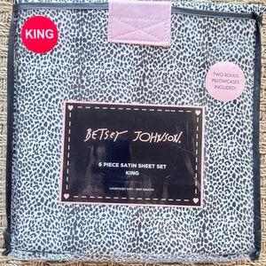 BETSEY JOHNSON King new six piece satin leopard animal king sheet set betsy